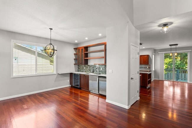 Building Photo - Elegant, Well-Loved, 5 bedroom, 3 bathroom...