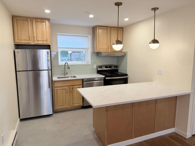 Building Photo - 108 Trowbridge St