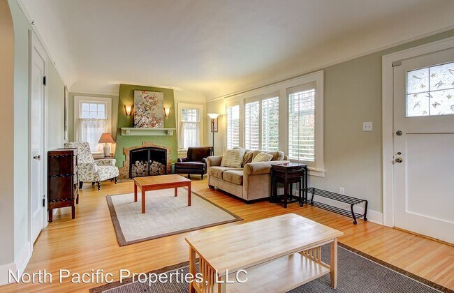 Building Photo - 3 br, 2 bath House - 3504 Densmore Ave N