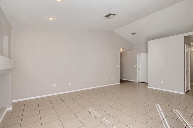 Foto del edificio - STYLISH 1 Story 4 Bedrooms Home Near Cente...