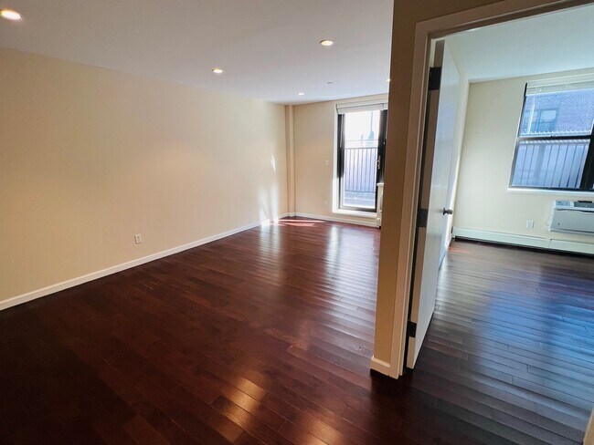 Foto del edificio - 56 Hinckley Pl