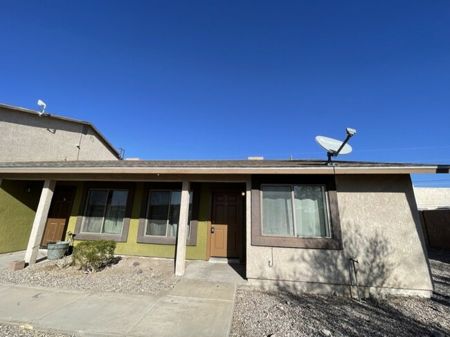 Building Photo - 2 bed 1 bath ground floor $1300 rent BHCRE...