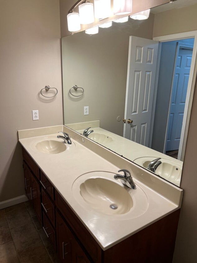 Foto principal - 3 Bed Home Rent Ready