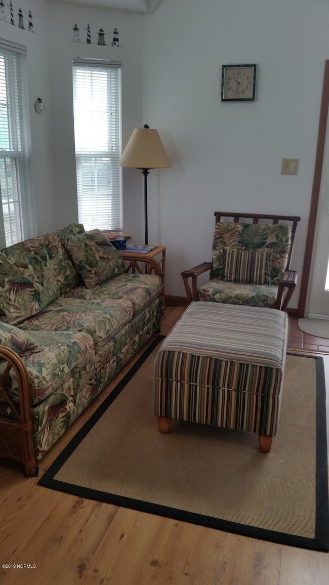 Building Photo - 102B Windward Dr