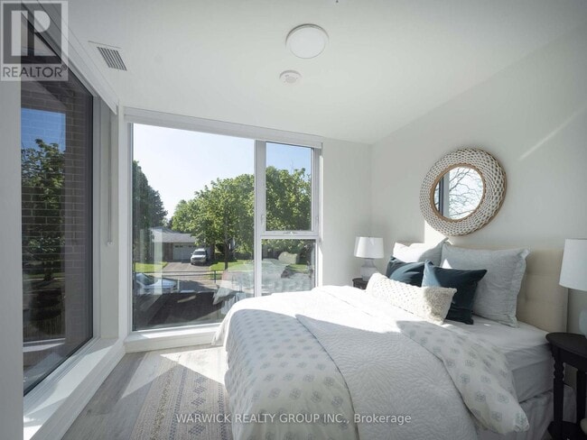 Building Photo - 4365 Bloor St W