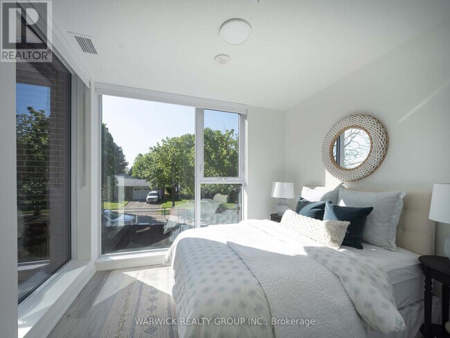 Photo du bâtiment - 4365 Bloor St W