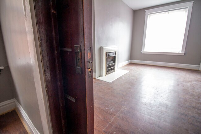 Foto del edificio - 4221 Dewey Ave