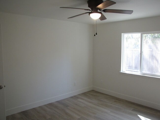 Building Photo - 3408 W Alpine Ave