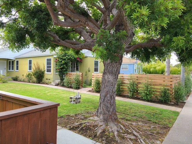 Building Photo - 8377 Dunbarton Ave