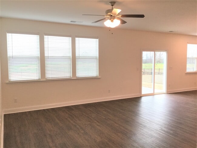 Building Photo - 103 Samara Ln