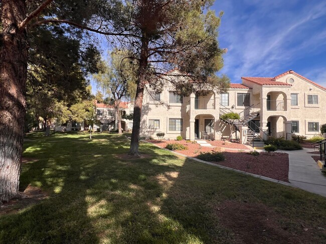 Foto del edificio - Gated / 2nd floor / Community Pool