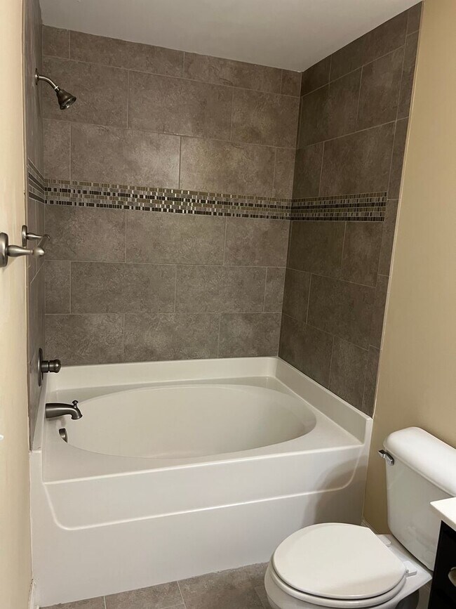 Building Photo - 3 bedroom/2.5 Bathroom Sugar Valley Townhome