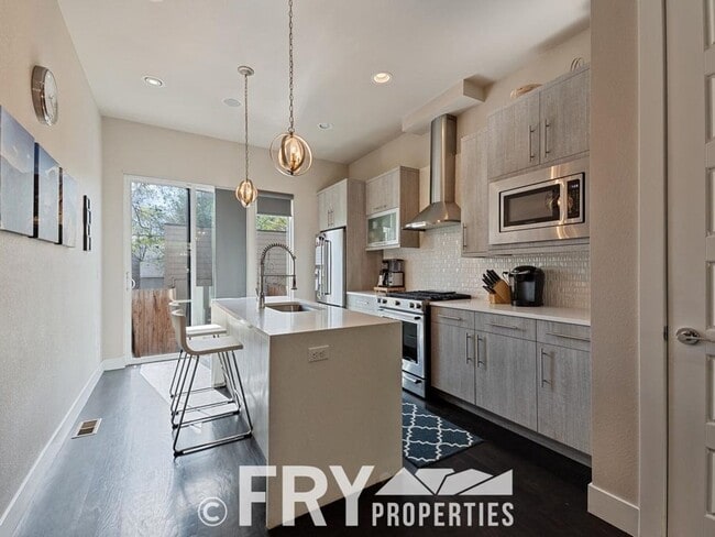 Foto del edificio - Cutting Edge Townhome in DU/Platte Park