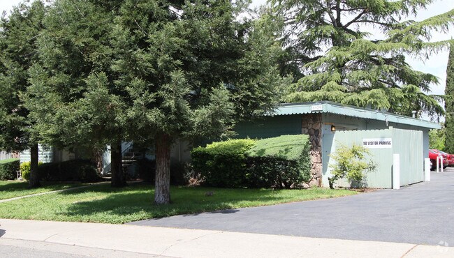 Building Photo - 5925 Hilltop Dr