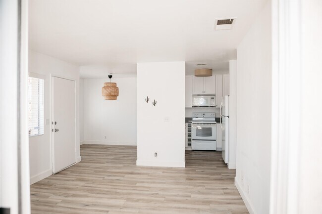 Foto del edificio - 681 Diamond Way