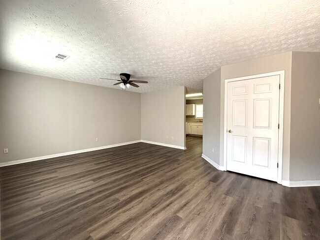 Sala familiar - 97 Lily Dr