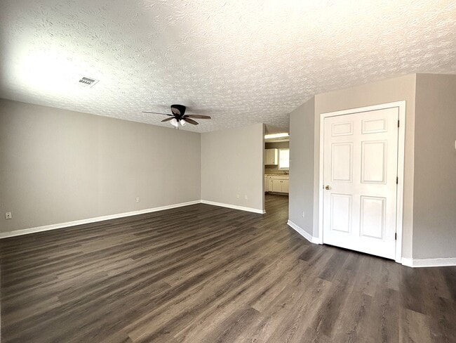 Family Rm - 97 Lily Dr