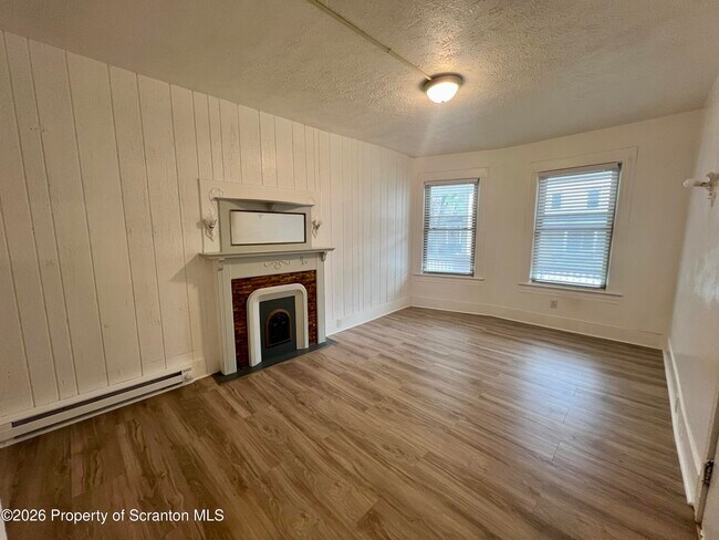 Building Photo - 1405 Linden St
