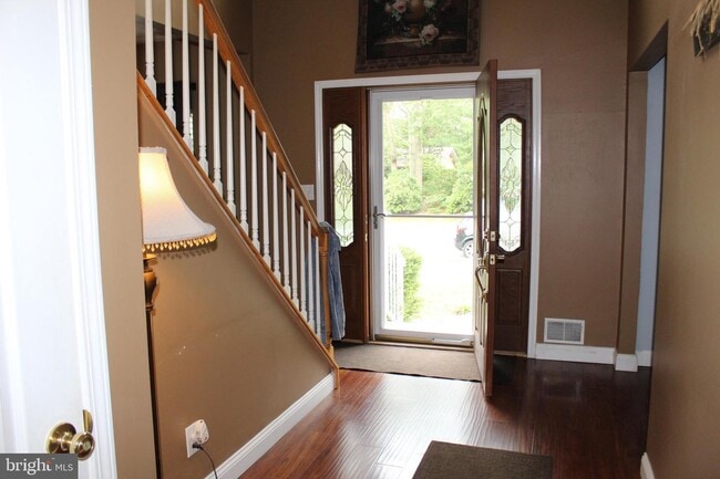 Building Photo - 446 Lake Barnegat Dr N