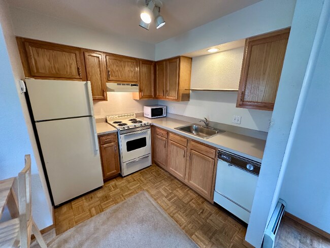 Foto del edificio - 2711 Mapleton Ave