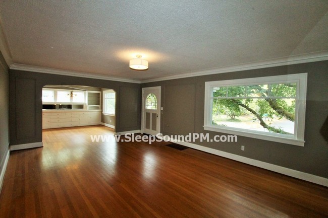 Building Photo - Spacious Four Bedroom with Nice Backyard