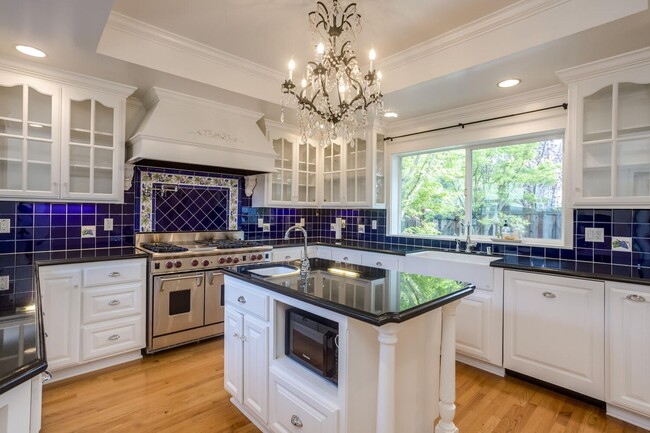 Building Photo - Perfectly Appointed Beautiful 4 Bedroom 2....