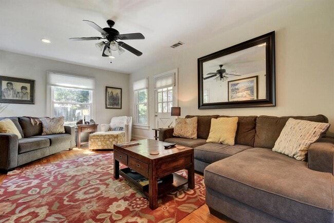 Foto del edificio - 4108 Sinclair Ave