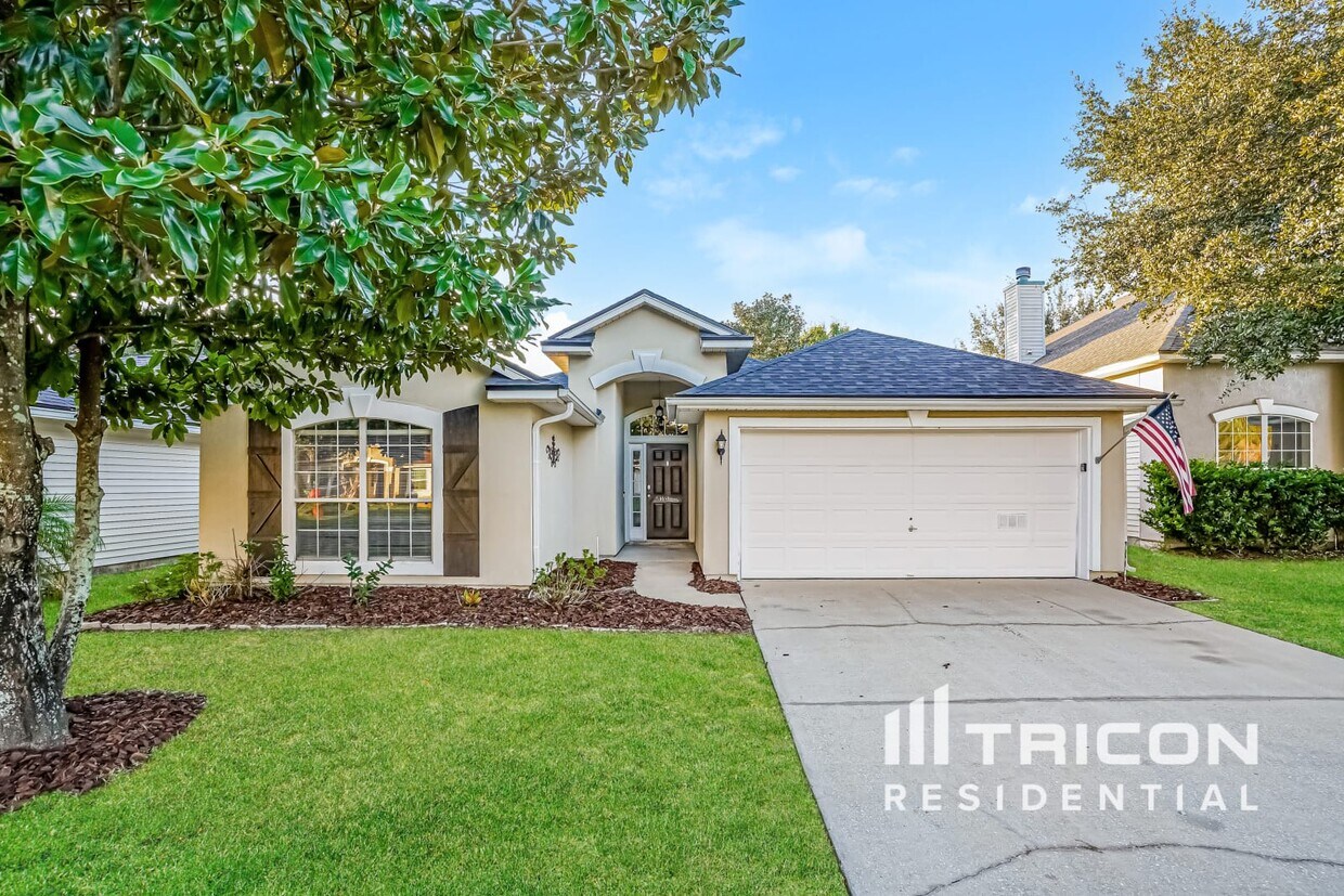Foto principal - 2450 Creekfront Dr