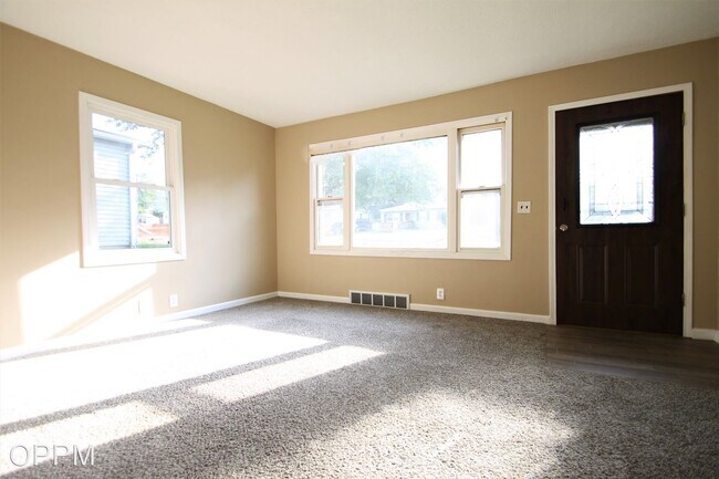 Building Photo - 3 br, 1 bath House - 4468 S. 60th Ave