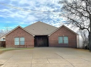 Building Photo - 1110 Mulkey Ln