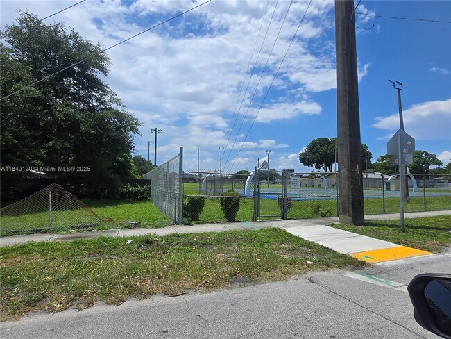 Foto del edificio - 8200 NW 23rd Ave