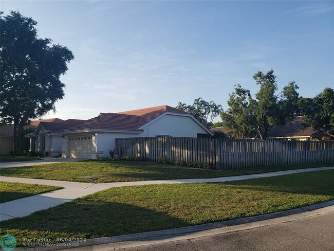 Building Photo - 6639 Hatteras Dr