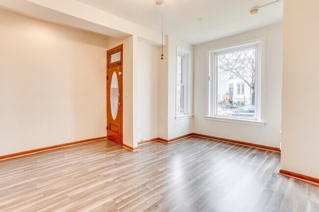Building Photo - Charming Two Bedroom off H-Street!