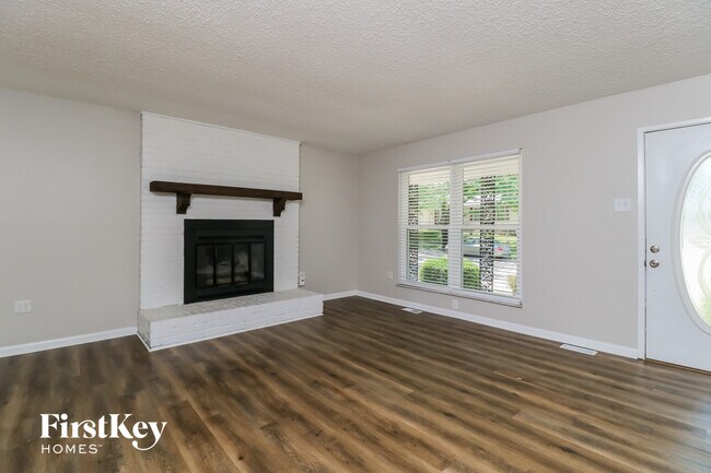 Foto del edificio - 2705 Peachwood Trail