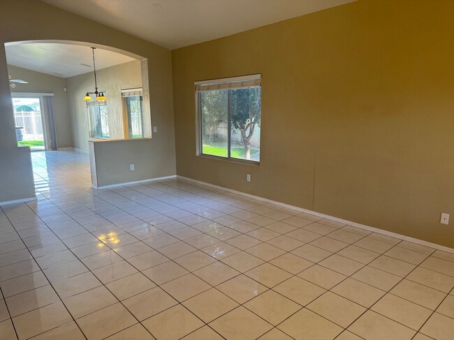 Building Photo - GORGEOUS 3 BEDROOM 2 BATH CUL DE SAC HOME FOR RENT