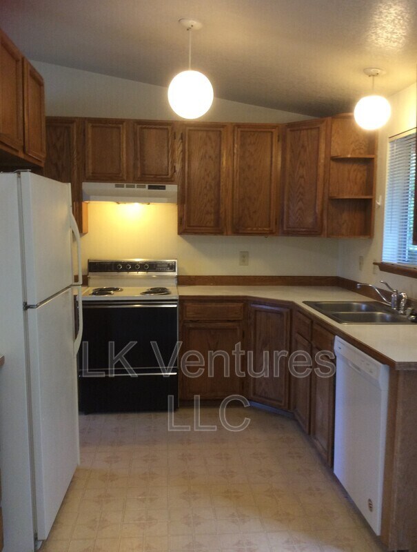 1035 NE Lombard Ct, Bremerton, WA 98311 House for Rent in Bremerton, WA