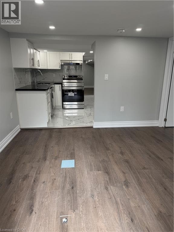 Building Photo - 276 Balmoral Ave N