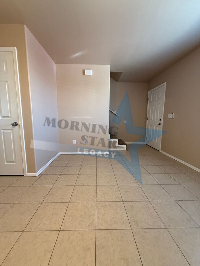 Building Photo - Townhome in Great Location!