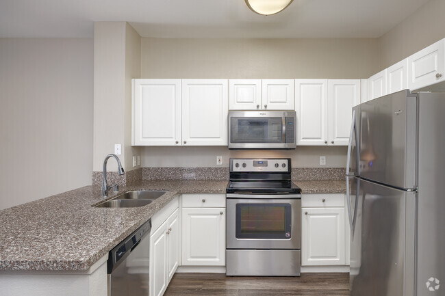 2BR, 2BA - 1,088SF - Kitchen - Regents Court