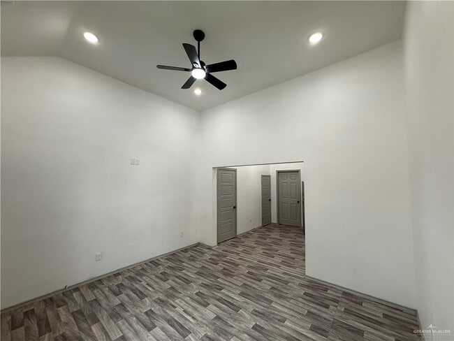 Building Photo - 6 Miller Ave