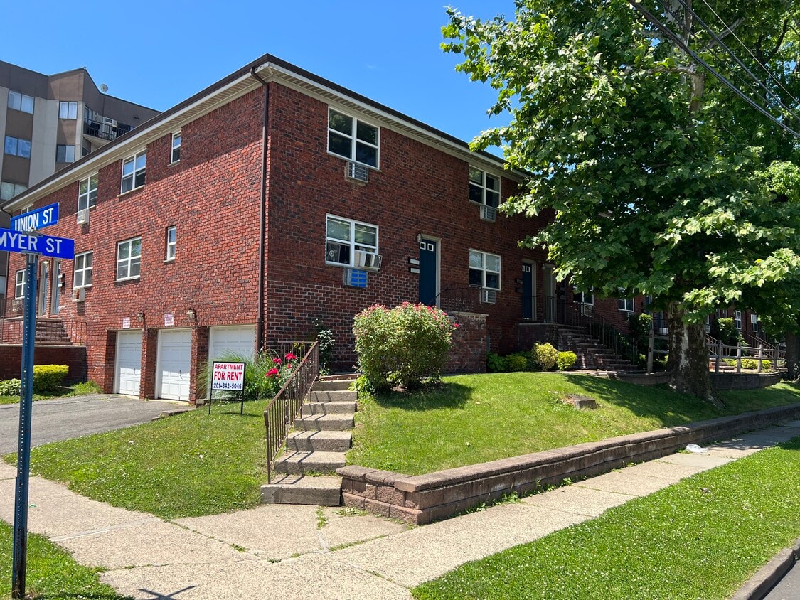 Building Photo - 105 Myer St