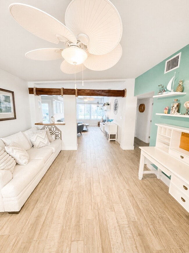 Building Photo - 14014 Marguerite Dr