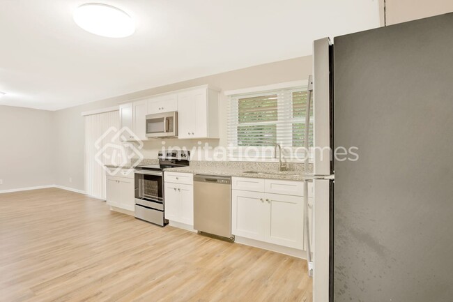 Foto del edificio - 1554 N Columbia Pl