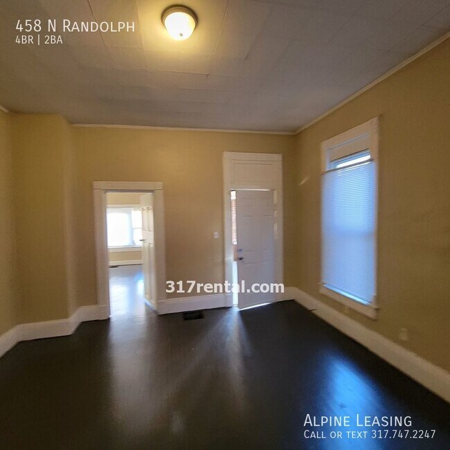 Building Photo - Spacious 4 bedroom