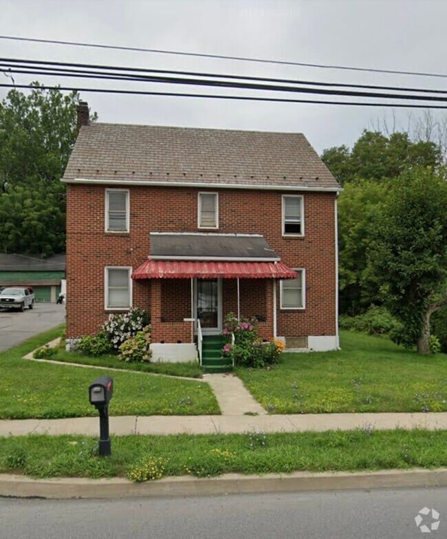 Building Photo - 914 Hellertown Rd
