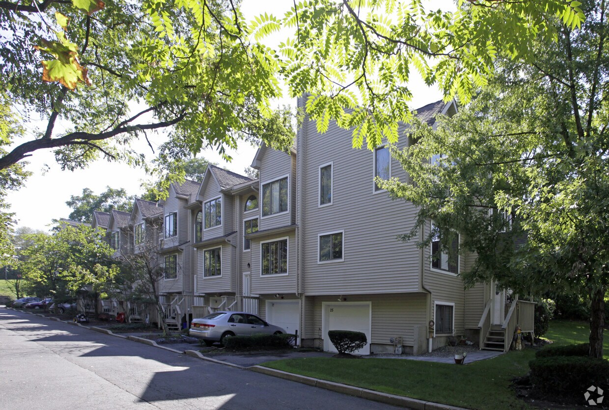 Building Photo - 25 1st St