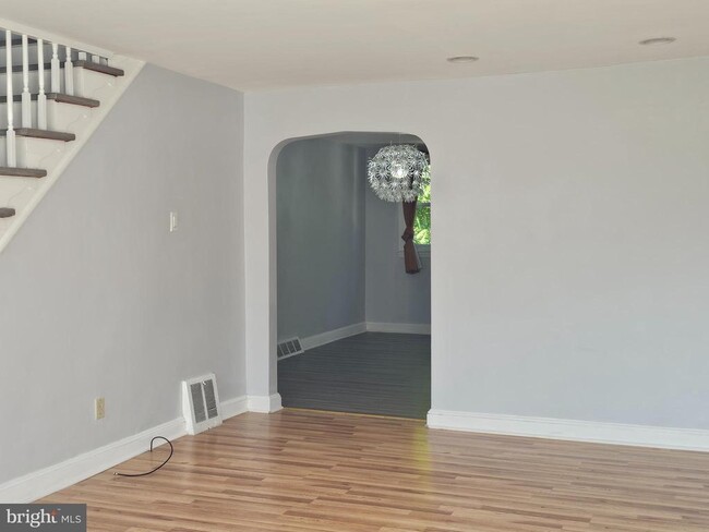 Building Photo - 1521 West End Dr