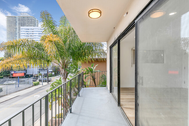 Foto del edificio - 1310 S Barrington Ave