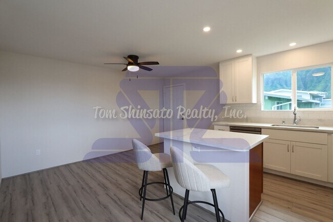 Foto del edificio - 2/1/1 Upstair Duplex Unit in Kaneohe.  Ele...
