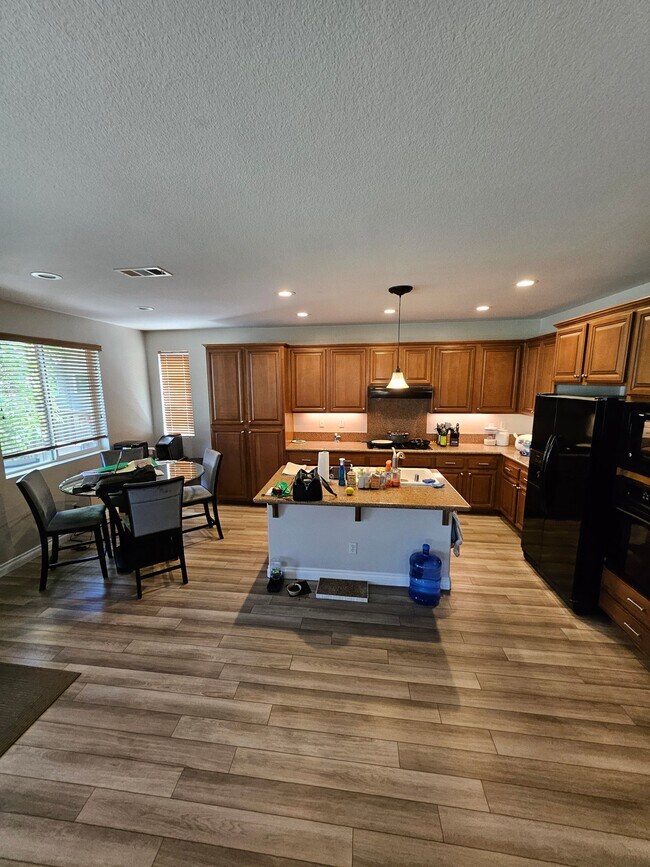 Foto del edificio - 14024 Tiger Lily Ct